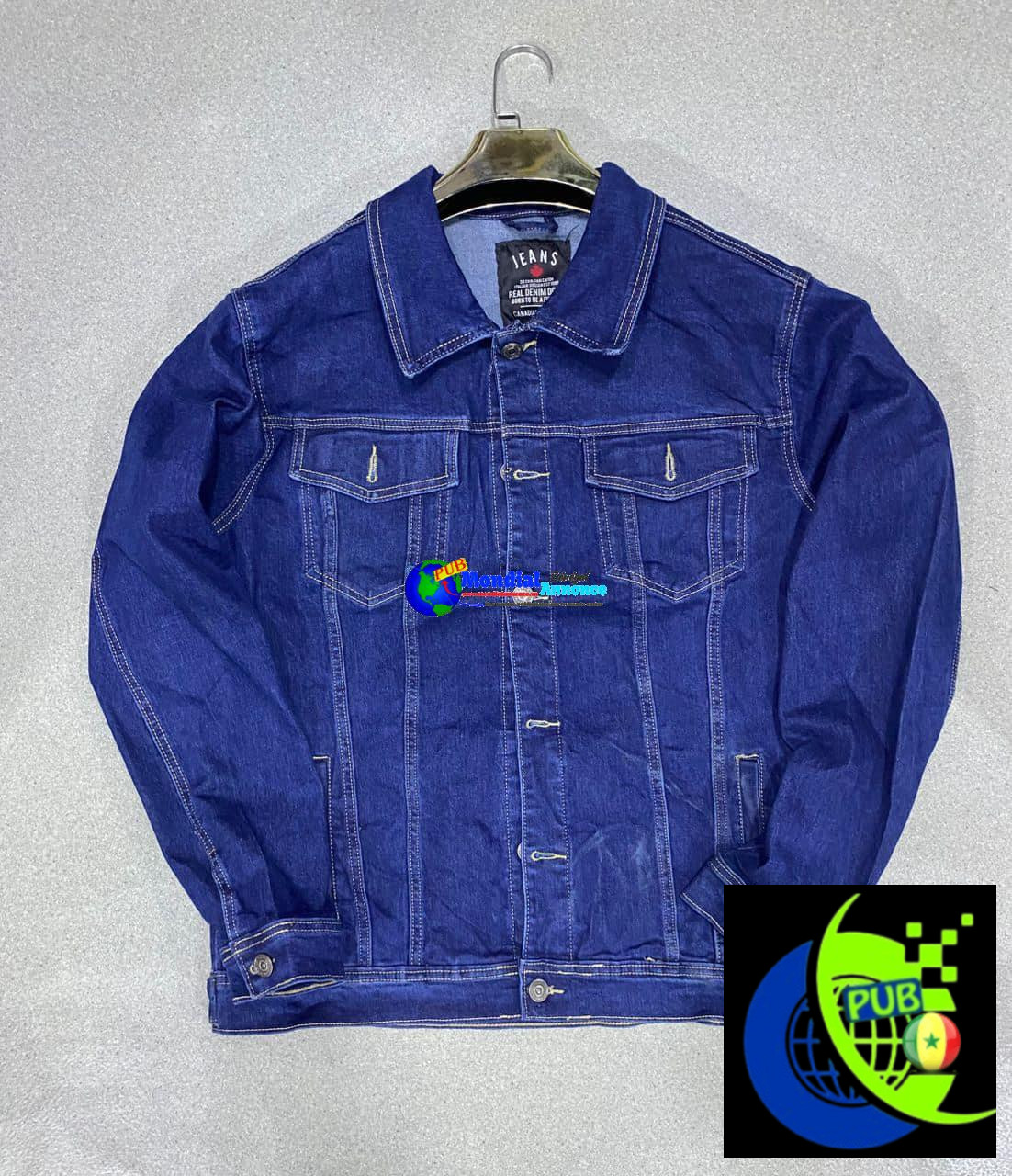 Vente de Veste en Jean Très Classe. WhatsApp : 768632402