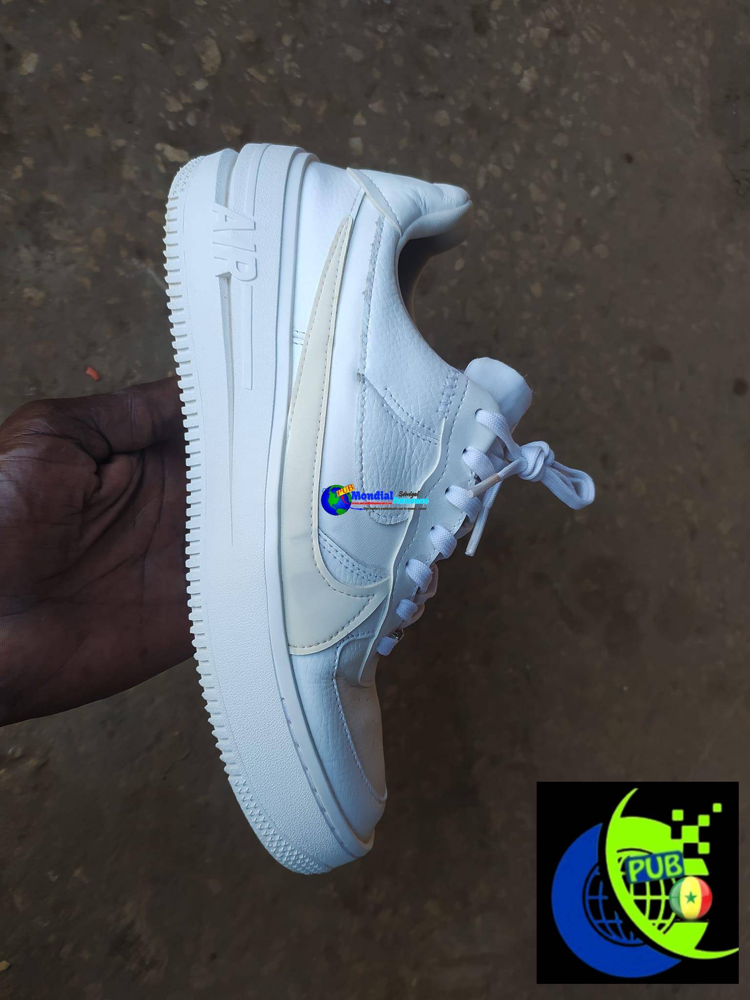 Belles Chaussures disponibles. Contact : 772397411
