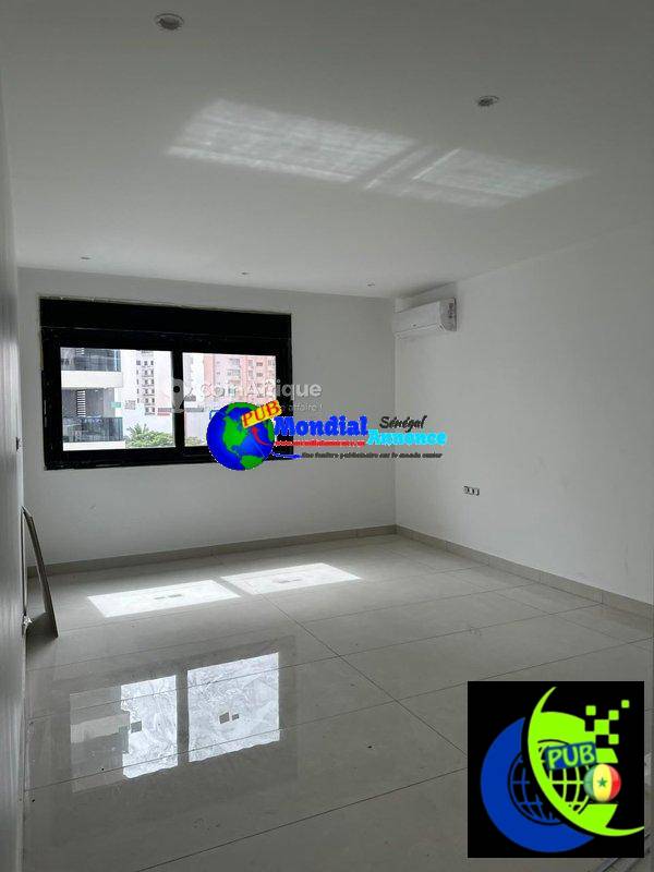 appartement F4 haut standing à louer au Point E
