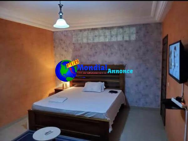 Chambre Meublée à Dakar – WiFi, TV et Ménage Inclus