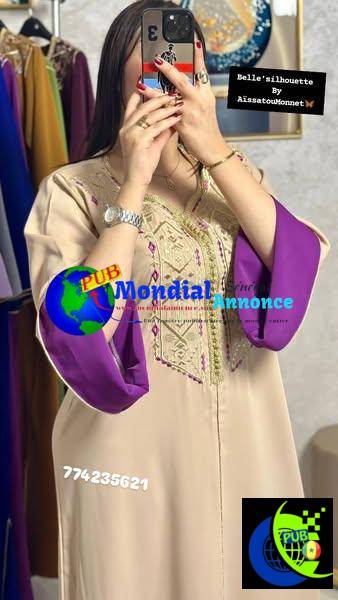 Abaya Orientale très Classe avec de Sublimes broderies