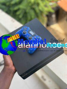 PS4 Slim 