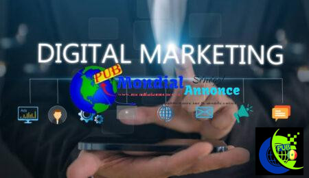 Human with digital online marketing commerce sale, website advertising, promotion of products, digital marketing strategy and goals, digital search engine, SEO, social media, ads, E-commerce Les stratégies de marketing digital