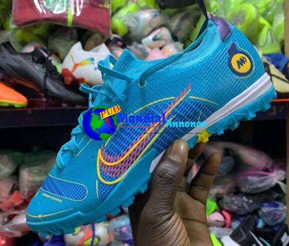 Crampons de Football Haute Performance – Livraison Partout au Sénégal au 70 695 90 48