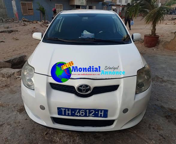 TOYOTA AURIS DIESEL MANUELLE EN EXCELLENT ETAT A VENDRE AU  78 328 33 90