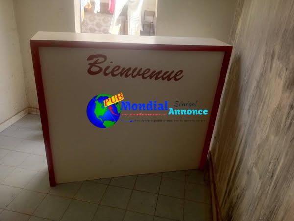À Vendre – Étagère simple pour rangement au 76 611 11 41