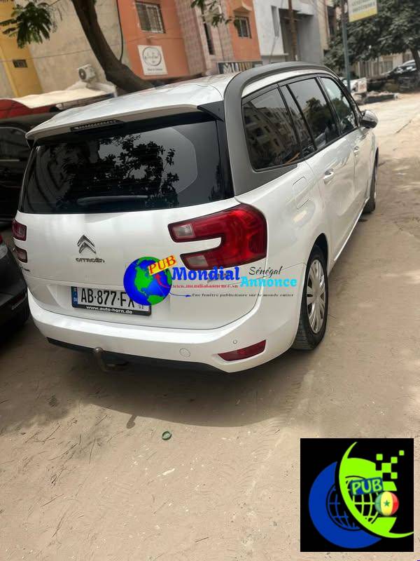 Citroën C4 Picasso 2017 en excellent état à vendre