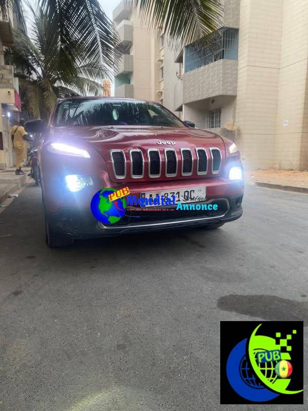 Jeep Cherokee 2016 – Automatique Essence disponible à Dakar