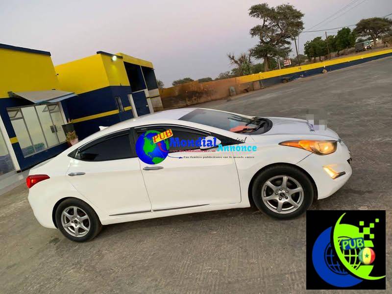 Hyundai Elantra 2013 Essence Automatique Très bon état