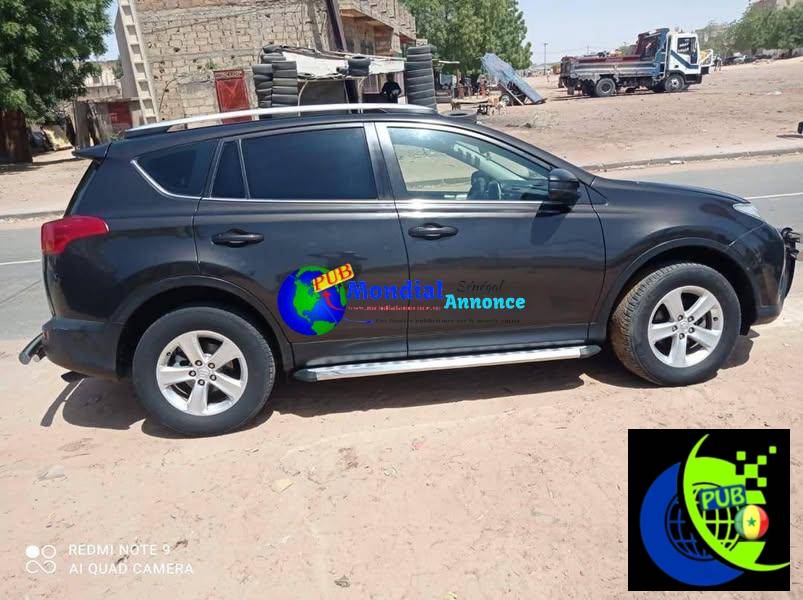 Toyota RAV4 essence manuelle climatisé de l’année 2015 à vendre