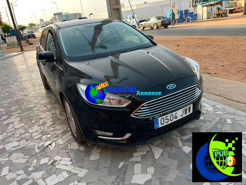 Ford Focus 2017 Essence Manuelle 3 Cylindres Faible Consommation Grand Écran á 3 400 000 FCFA