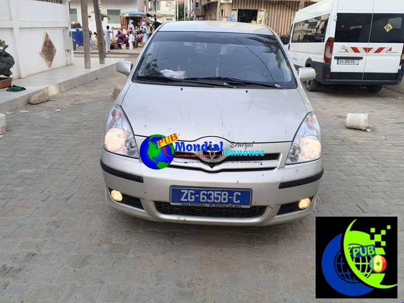 Toyota Corolla Verso 7 Places à vendre. Prix : 4 000 000 F CFA