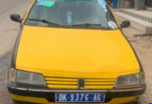 Taxi Peugeot 405 avec Papiers Complets à vendre à Dakar. Prix : 2 000 000 F CFA