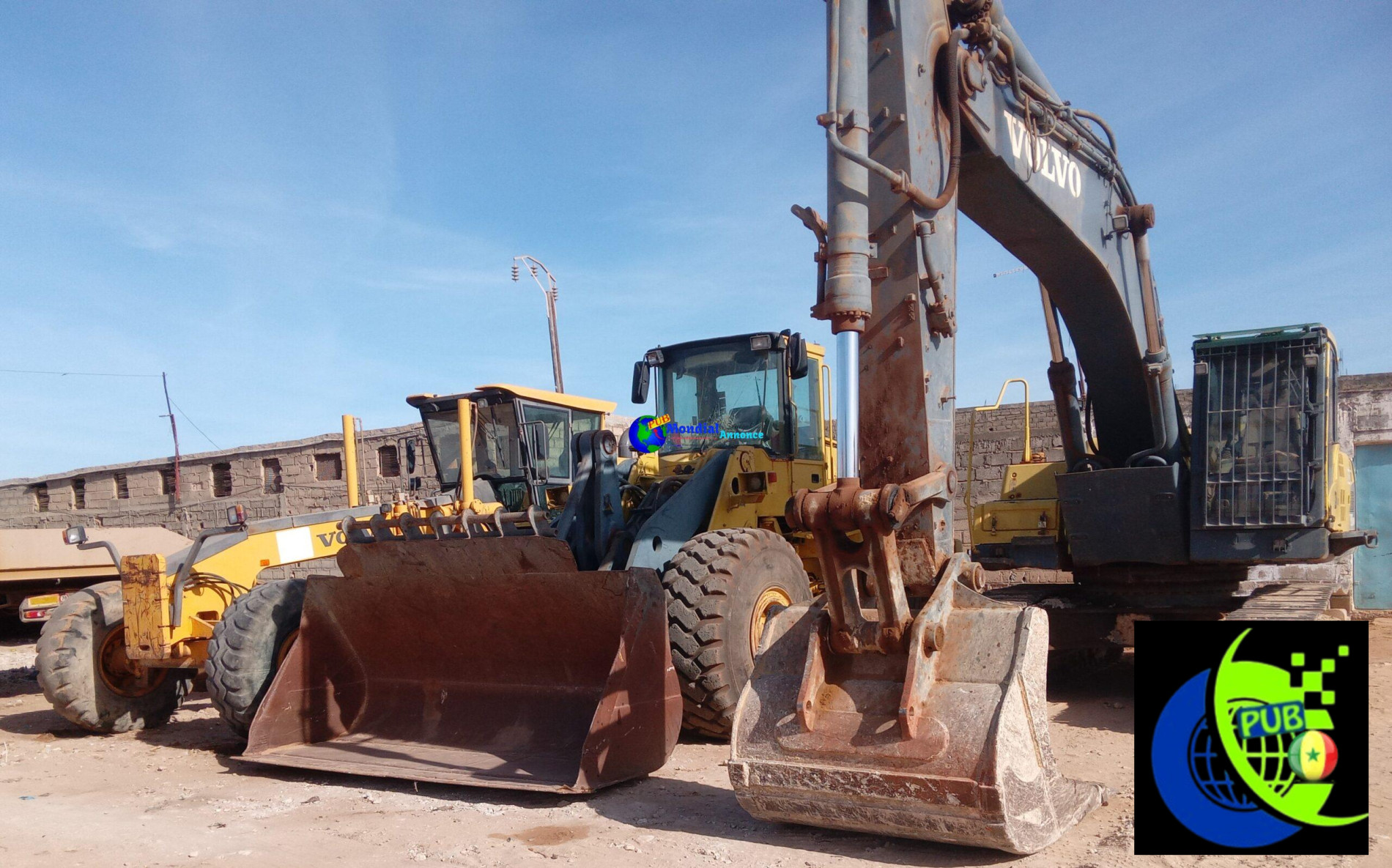LOCATION BULLDOZER PELLES MECANIQUES CHARGEUR GRADEUR COMPACTEUR etc