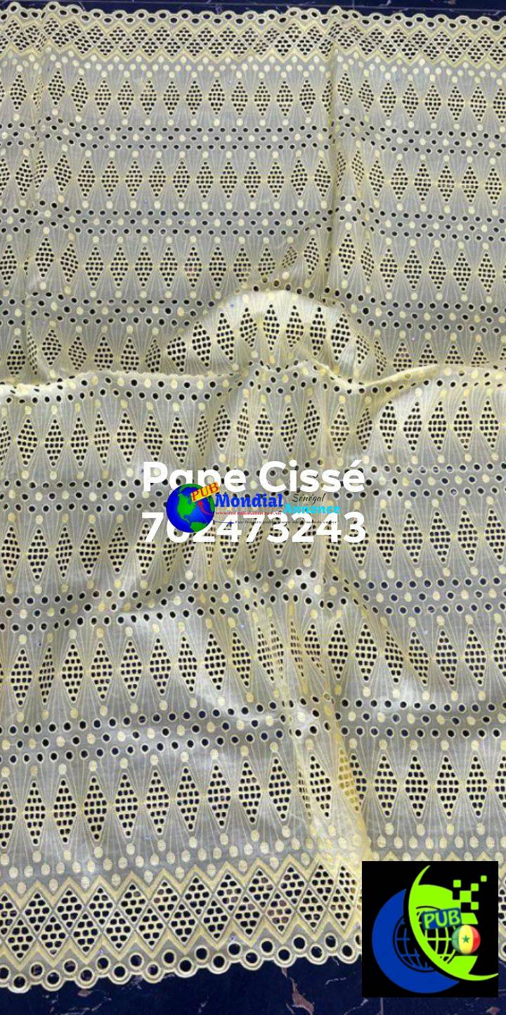 Tissu Brodé de Qualité disponible – 4 000 F CFA/Yard | Livraison Rapide