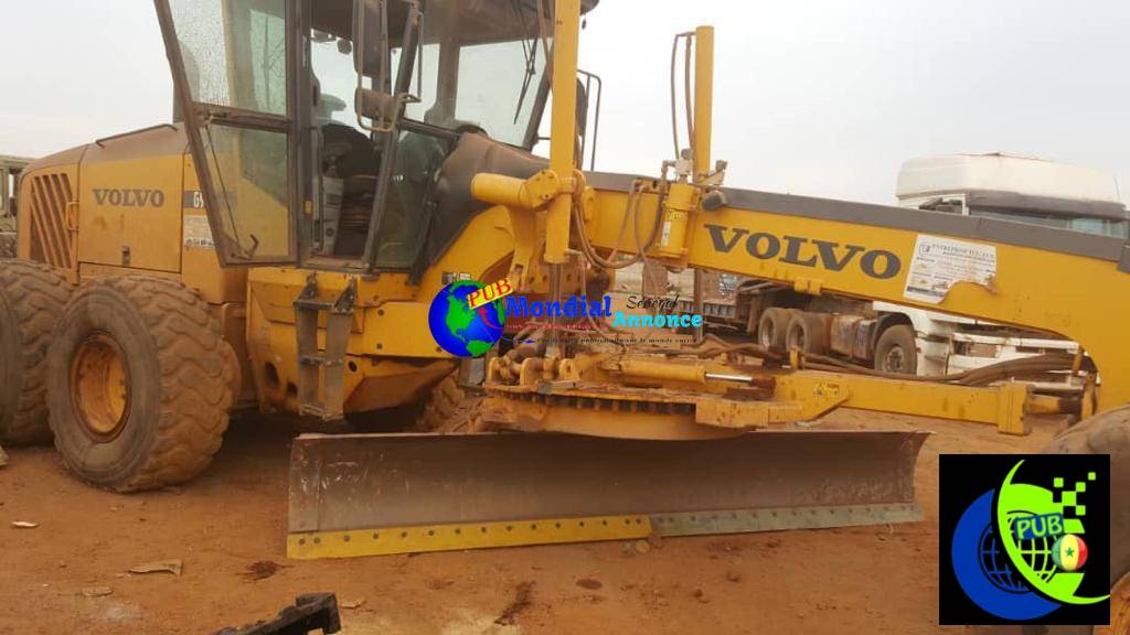 LOCATION BULLDOZER PELLES MECANIQUES CHARGEUR GRADEUR COMPACTEUR etc