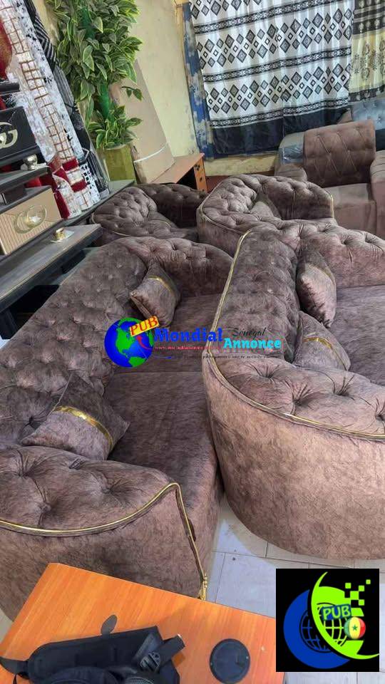 Ensemble salon complet – Fauteuils, moquette & table, dispo à Dakar