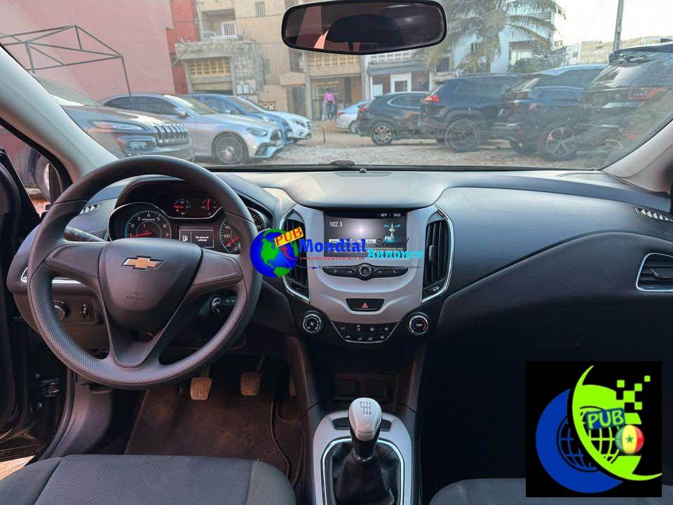 Chevrolet Cruze 2017 – Essence | Manuelle 6 Vitesses | 5 500 000 F