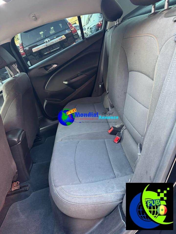Chevrolet Cruze 2017 – Essence | Manuelle 6 Vitesses | 5 500 000 F
