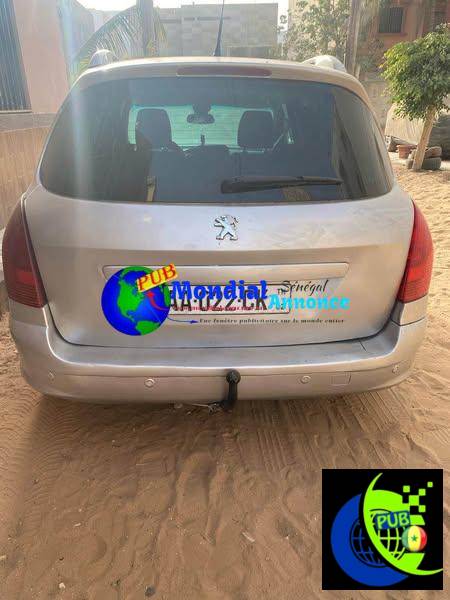 Peugeot 2012 en excellent état Diesel manuel climatisé à vendre