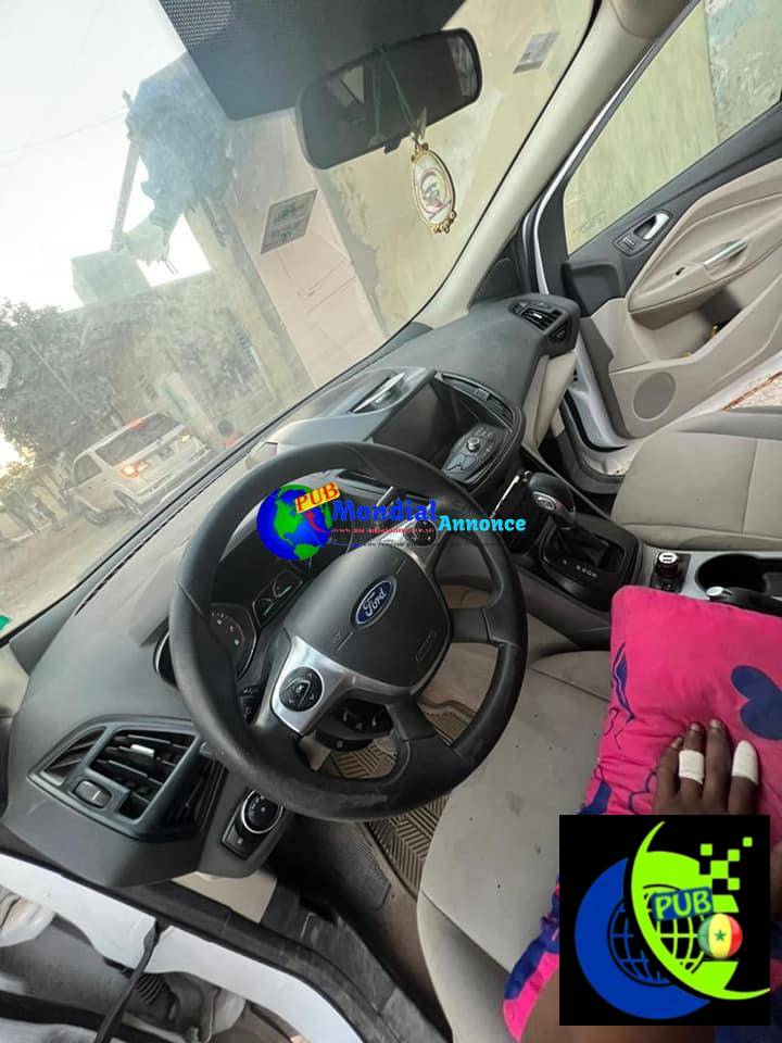Ford Escape 2015 | Automatique | Essence | 2 600 000 F dispo à Dakar