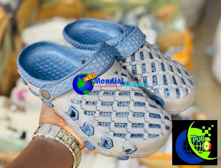Sandales Crocs – Confort & Style à Petit Prix | 6 000 F