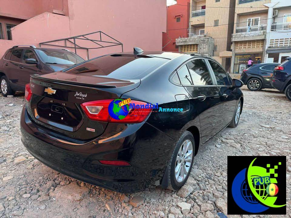 Chevrolet Cruze 2017 – Essence | Manuelle 6 Vitesses | 5 500 000 F