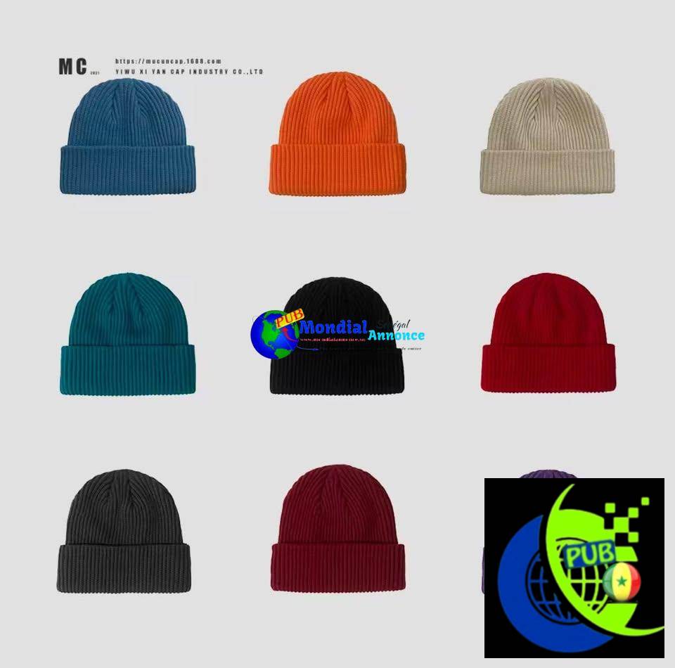 Bonnets et foulards à 2.000F chacun – Disponibles dès maintenant !