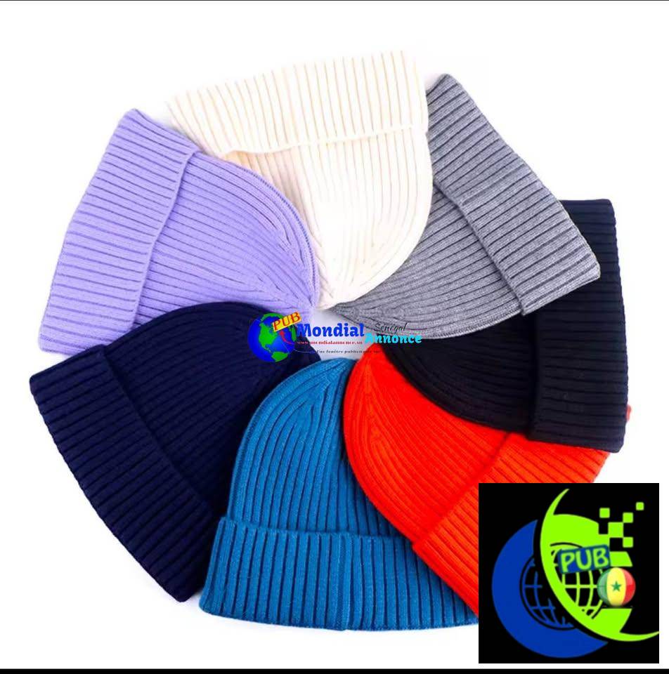 Bonnets et foulards à 2.000F chacun – Disponibles dès maintenant !