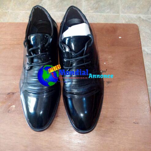 Chaussure Classe Taille 42 à Vendre – 5 000 Francs CFA la Paire