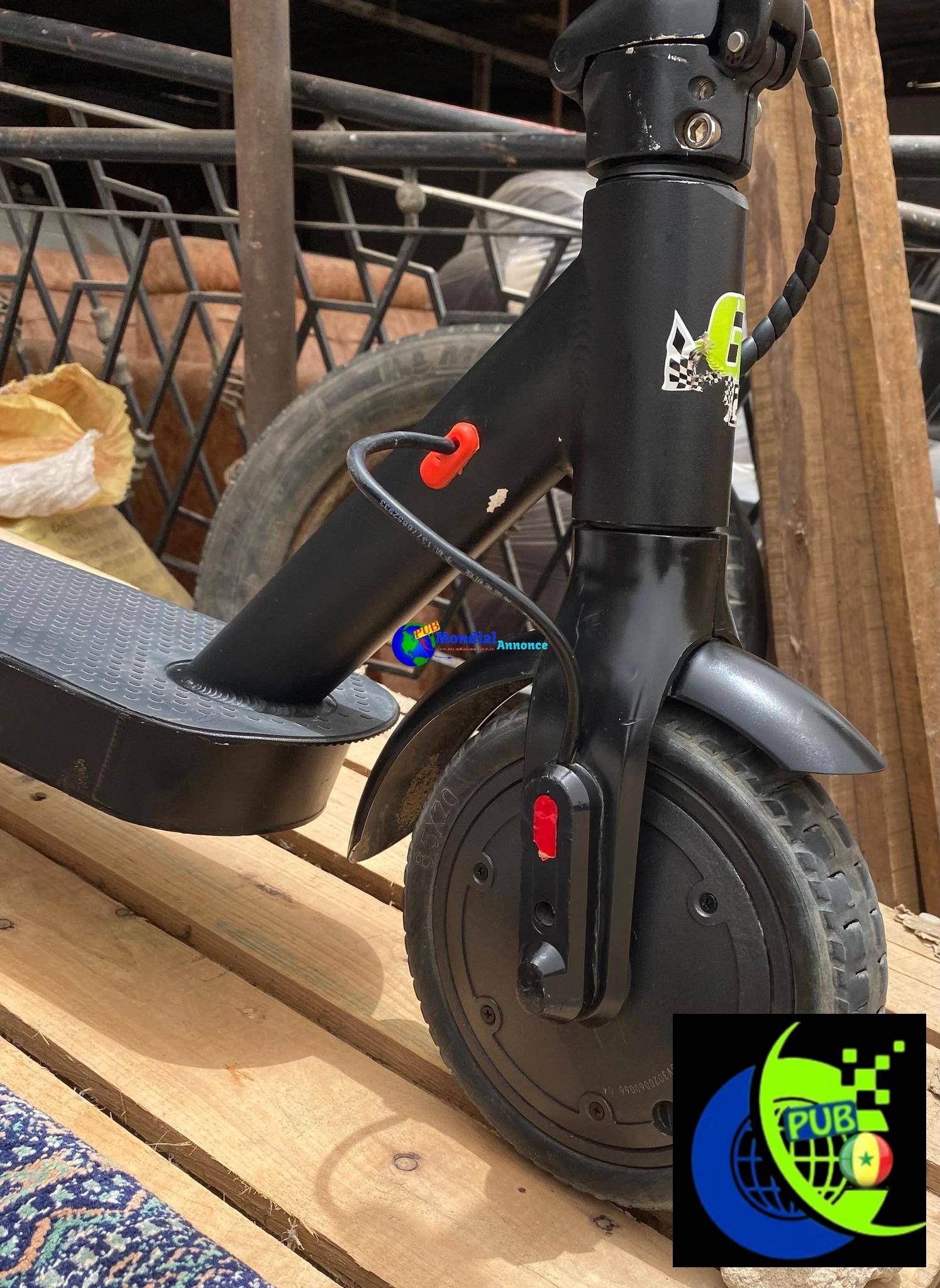 Trottinette Électrique Disponible – Mobilité Urbaine Écologique. Contact : 76 300 25 93 