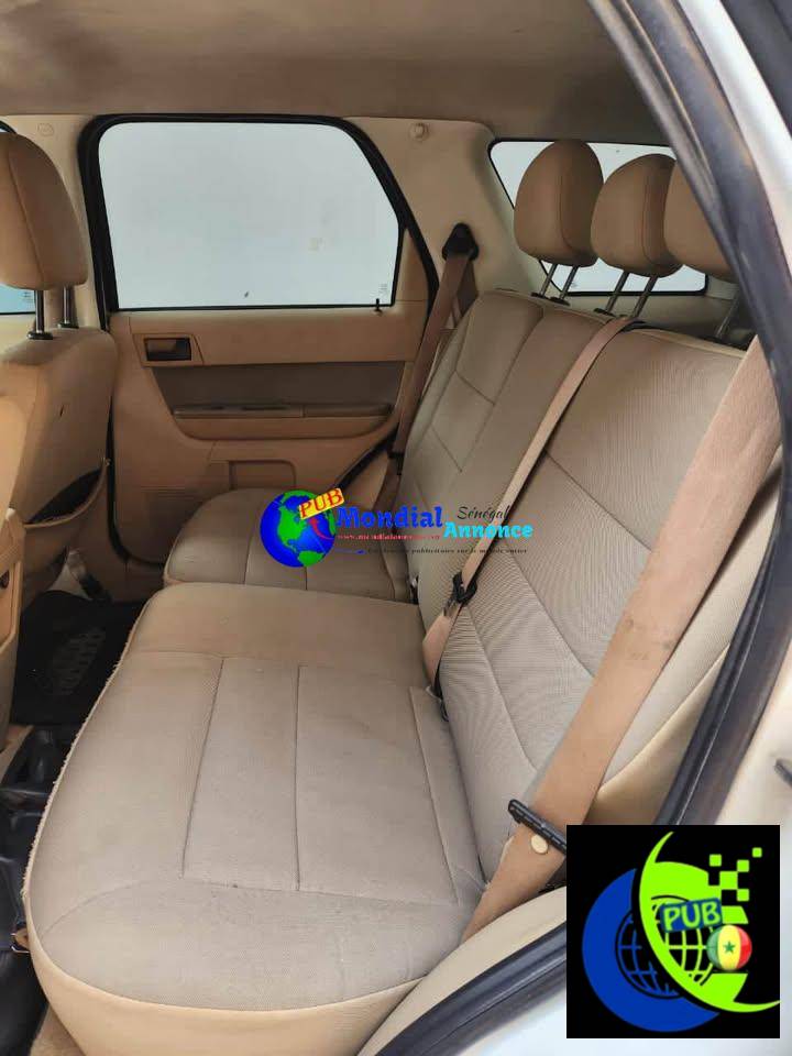 FORD ESCAPE (2012) – Automatique, Essence, Climatisée à Dakar