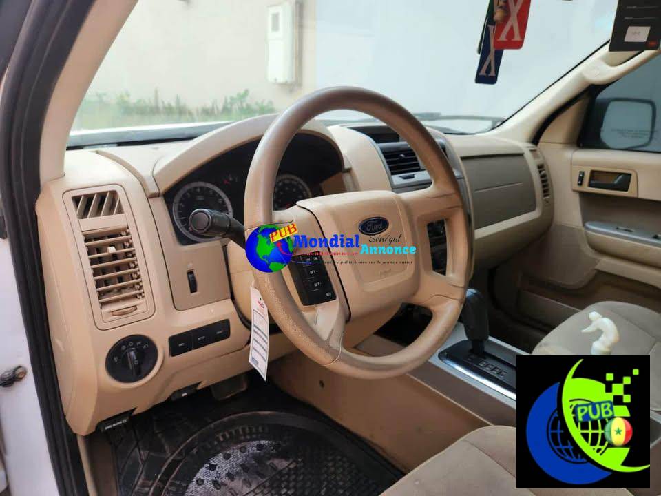 FORD ESCAPE (2012) – Automatique, Essence, Climatisée à Dakar