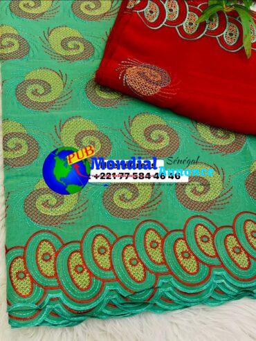Élégance Assurée : Voile Suisse Brodé Certifié avec Foulard – 5 Yards
