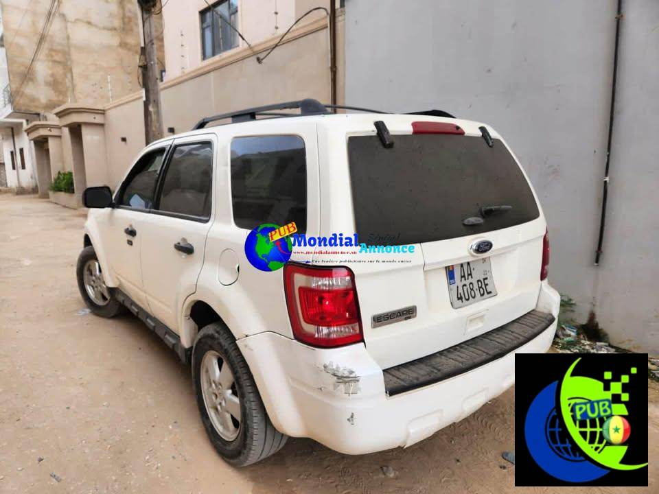 FORD ESCAPE (2012) – Automatique, Essence, Climatisée à Dakar