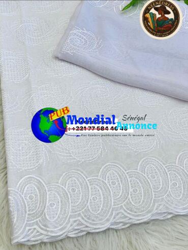Élégance Assurée : Voile Suisse Brodé Certifié avec Foulard – 5 Yards