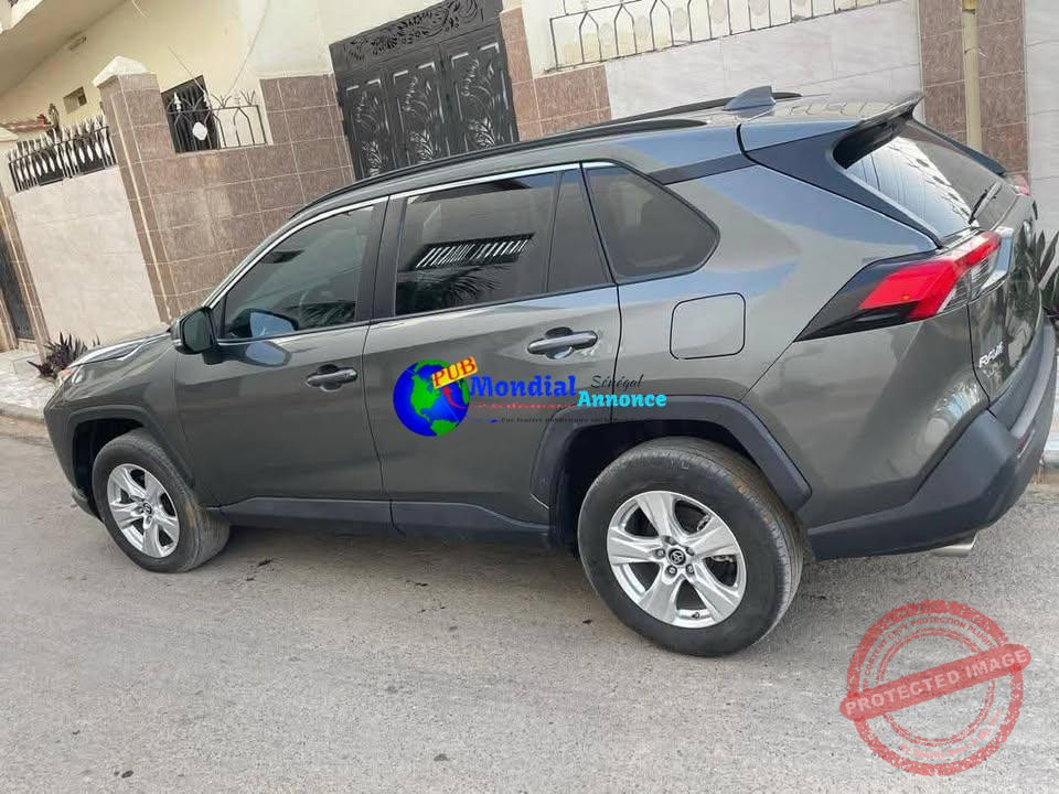 Toyota RAV4 (2020) – Automatique, Essence – Presque Neuve !
