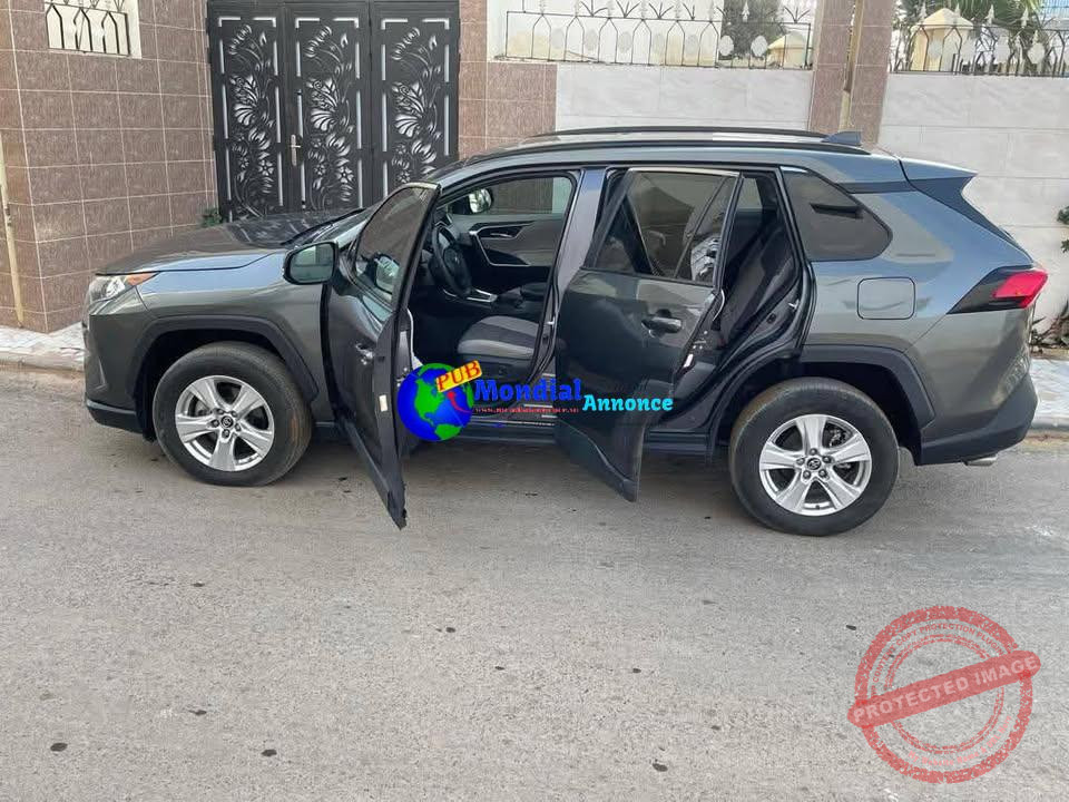 Toyota RAV4 (2020) – Automatique, Essence – Presque Neuve !