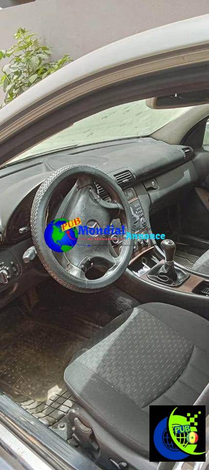 Mercedes C220 – Manuelle, Diesel, en Bon État A Dakar