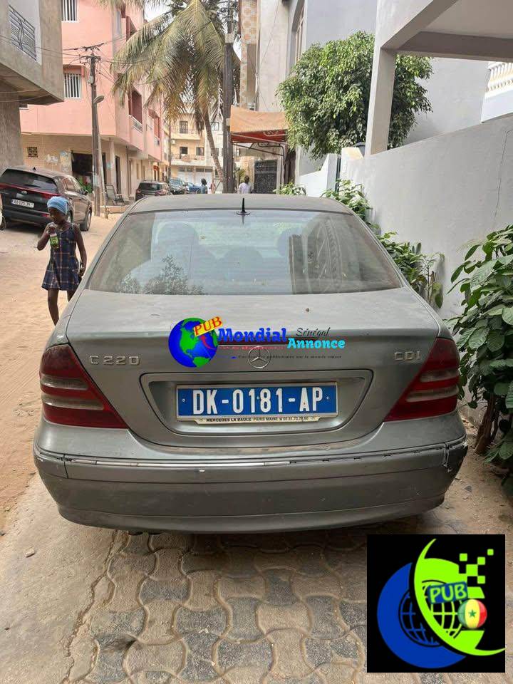 Mercedes C220 – Manuelle, Diesel, en Bon État A Dakar