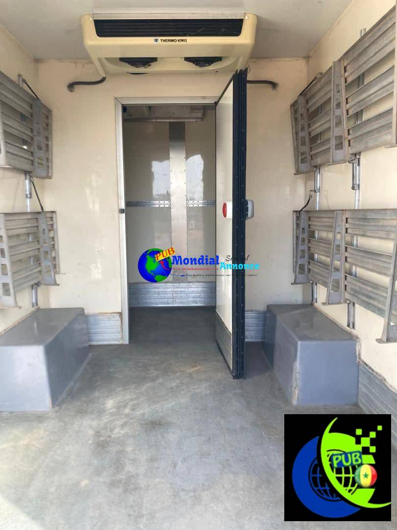 Camion Frigo d’Occasion à Vendre. Tél : 778457865