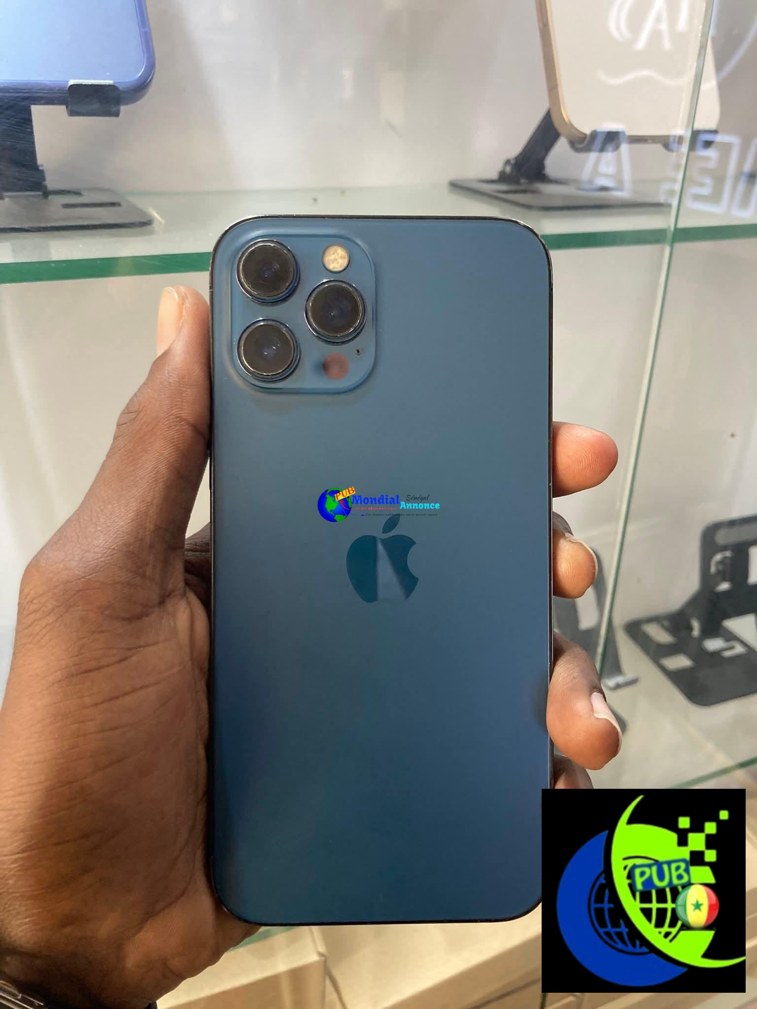 iPhone 12 Pro Max de 128 Go en bon état disponible