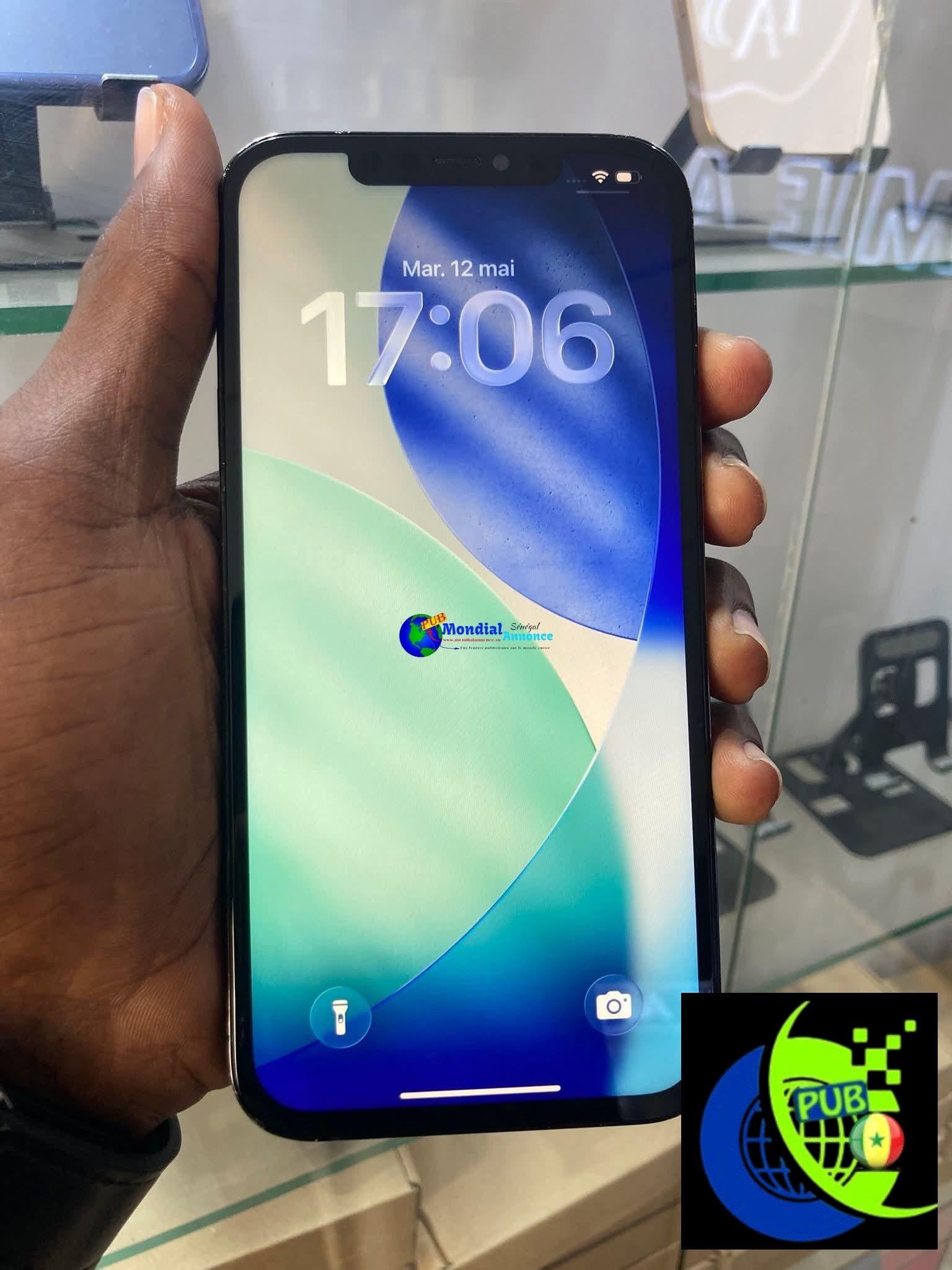iPhone 12 Pro Max de 128 Go en bon état disponible