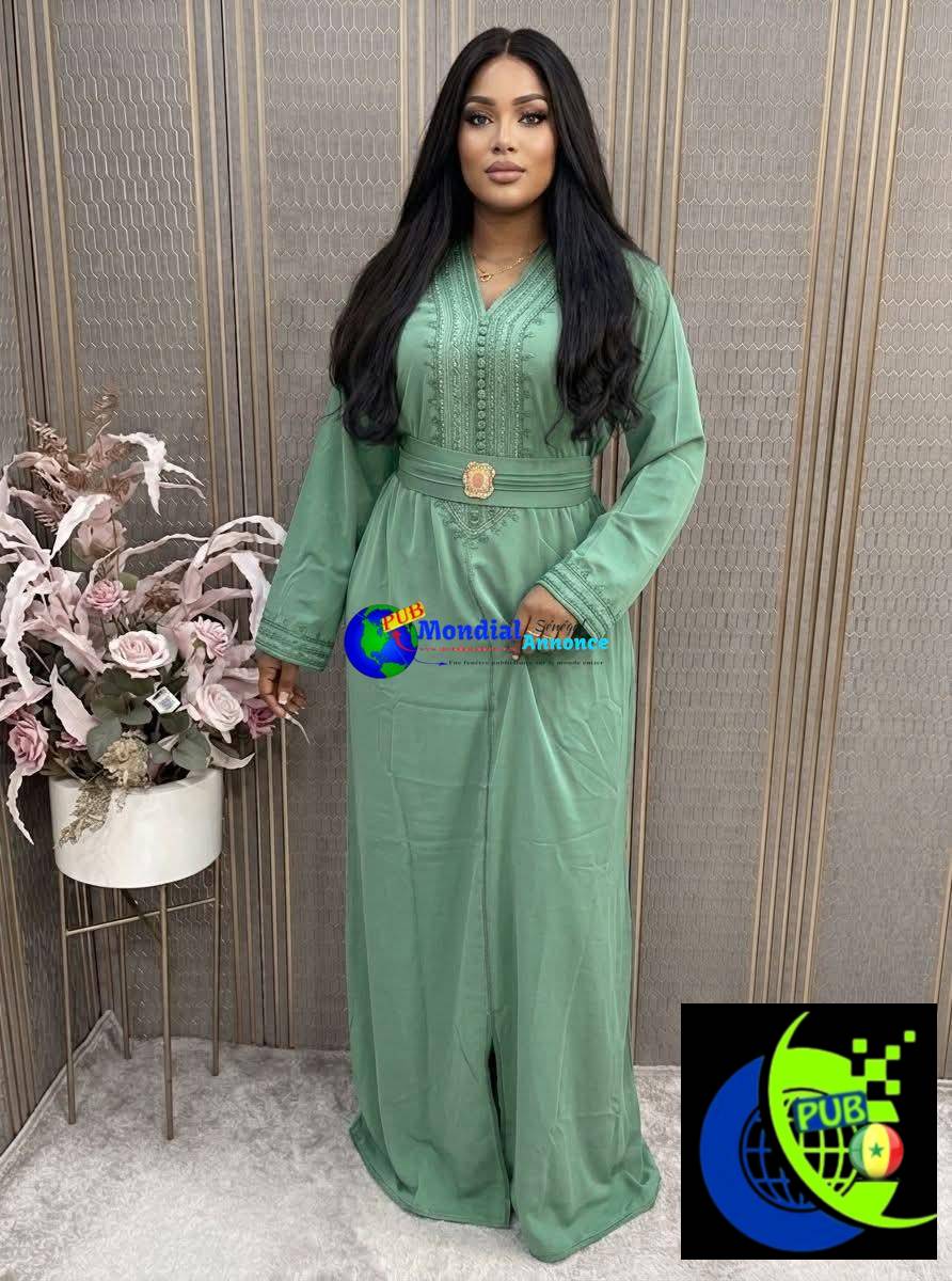 Robes Longues Tendances et Élégantes disponibles à Dakar. WhatsApp : 782411028