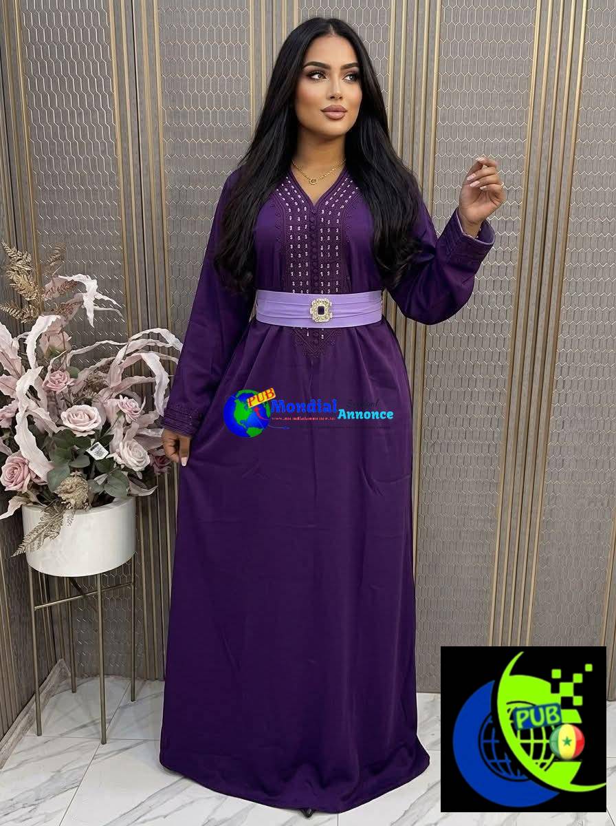 Robes Longues Tendances et Élégantes disponibles à Dakar. WhatsApp : 782411028