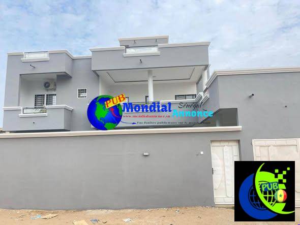Maison de 300 m² avec magasins à vendre à Saly – 55 millions FCFA