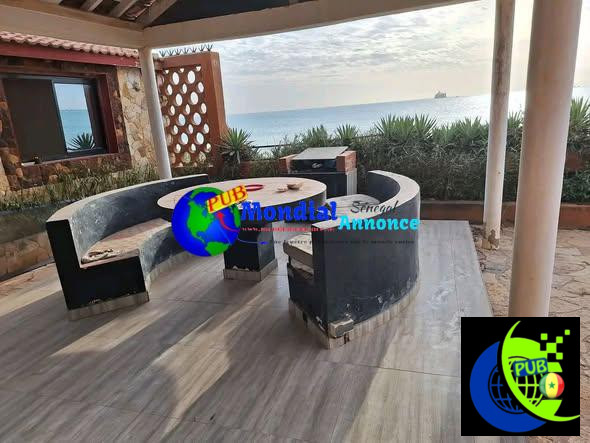 Villa de 1000 m² pied dans l’eau avec piscine et vue mer à vendre à Ndayane