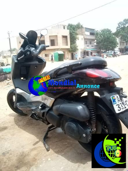 Yamaha XMAX 250 à vendre – Carte grise, moteur impeccable – 300 000 FCFA