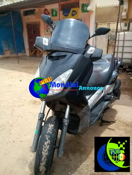 Yamaha XMAX 250 à vendre – Carte grise, moteur impeccable – 300 000 FCFA
