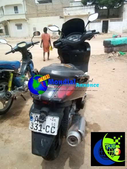 Yamaha XMAX 250 à vendre – Carte grise, moteur impeccable – 300 000 FCFA